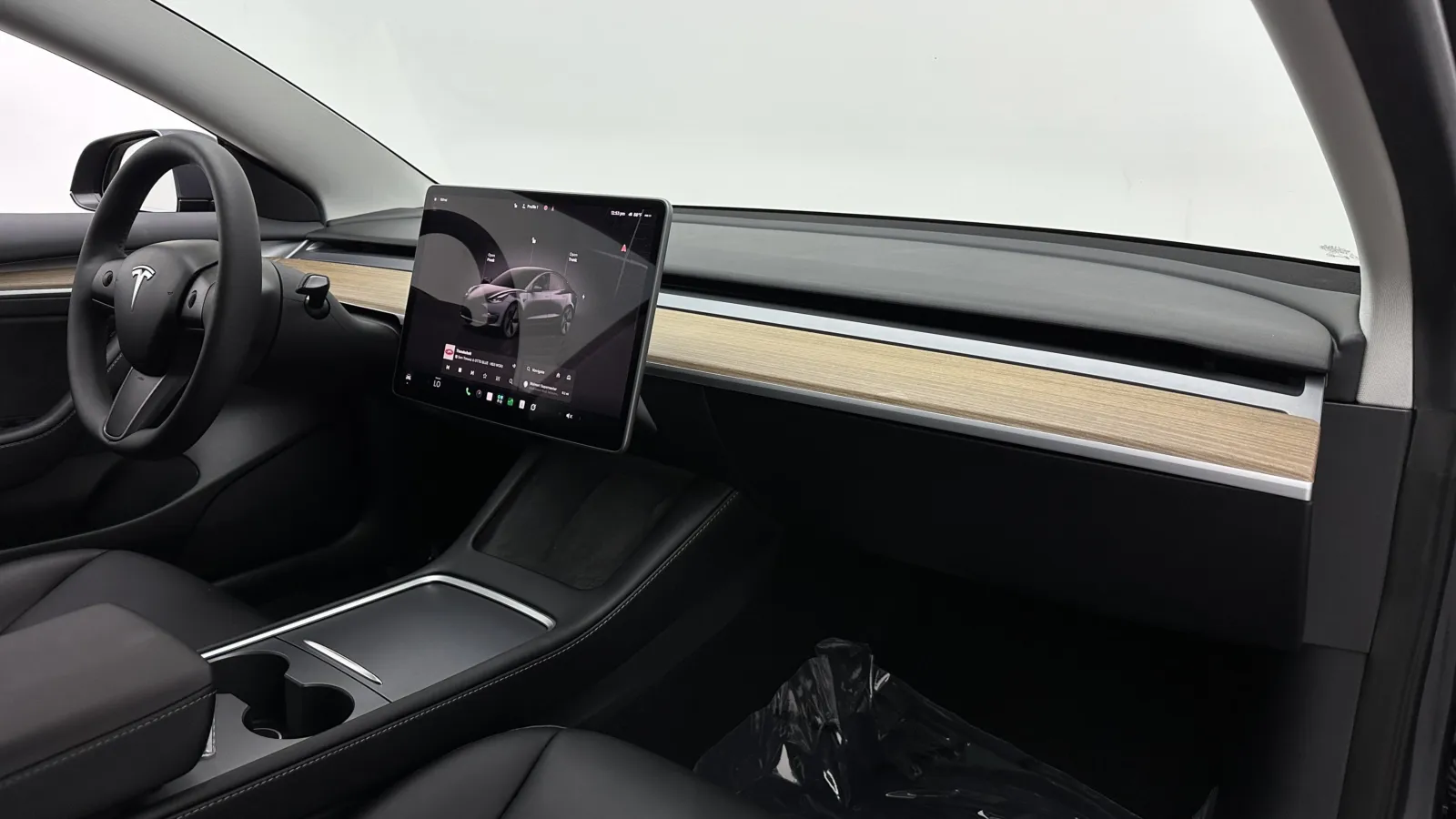 Tesla Model 3 photo 35