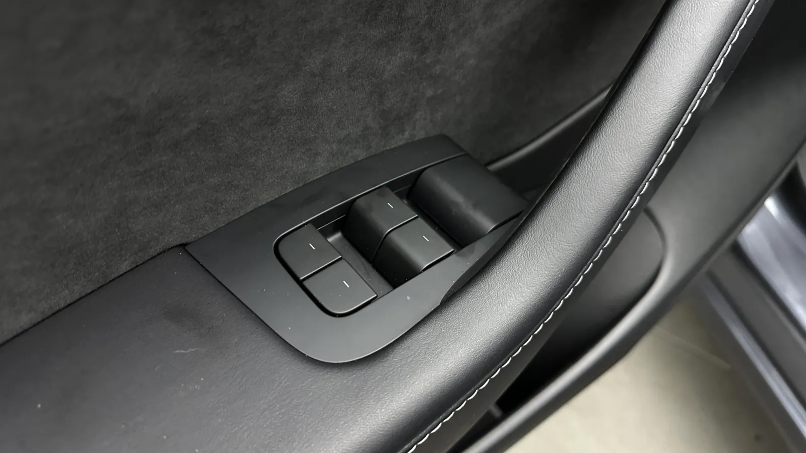 Tesla Model 3 photo 12