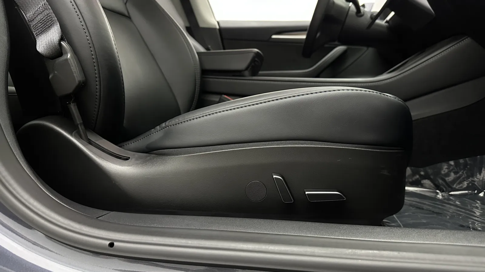Tesla Model 3 photo 34