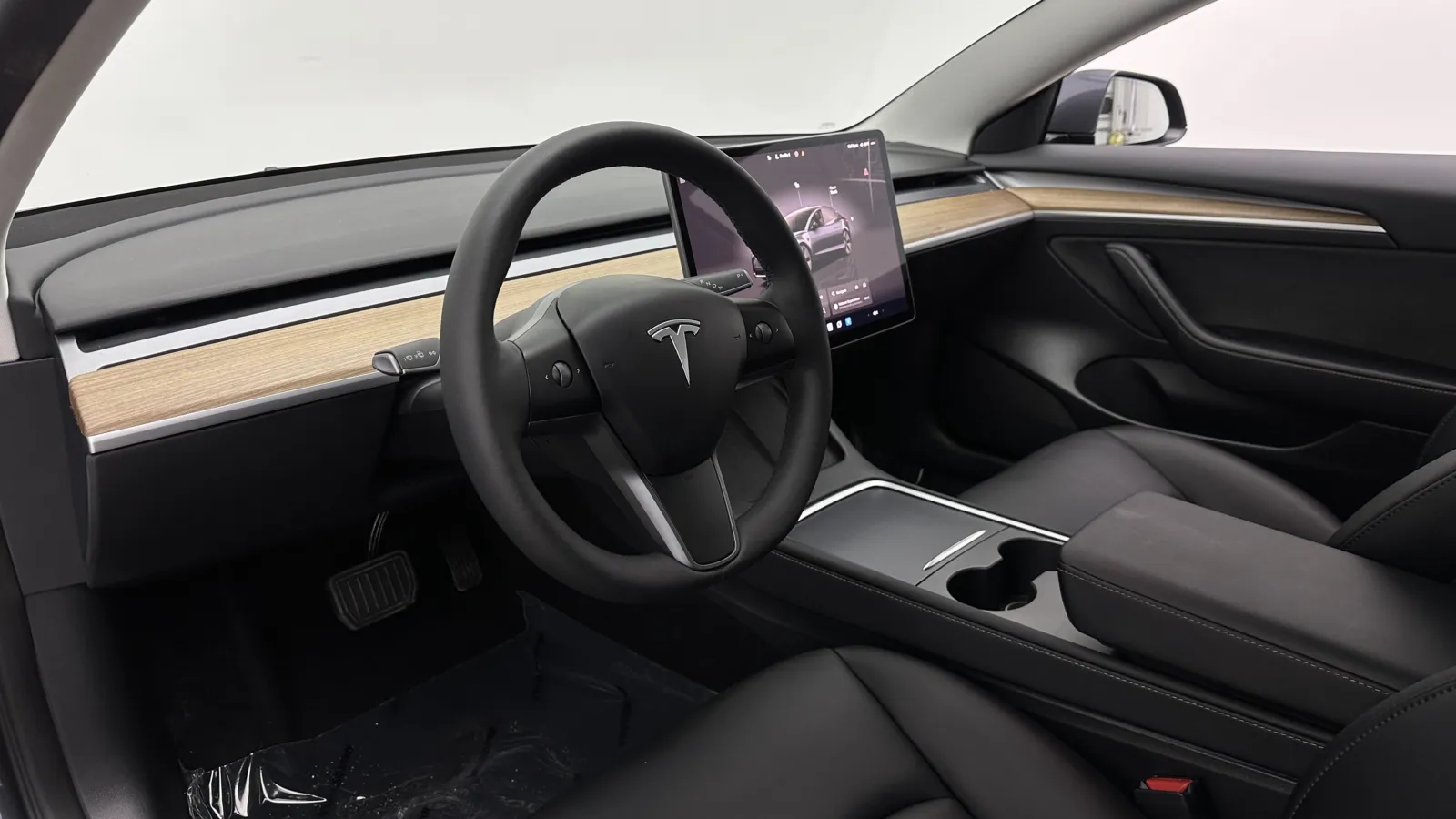 Tesla Model 3 photo 11