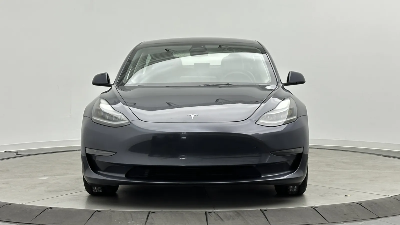 Tesla Model 3 photo 2