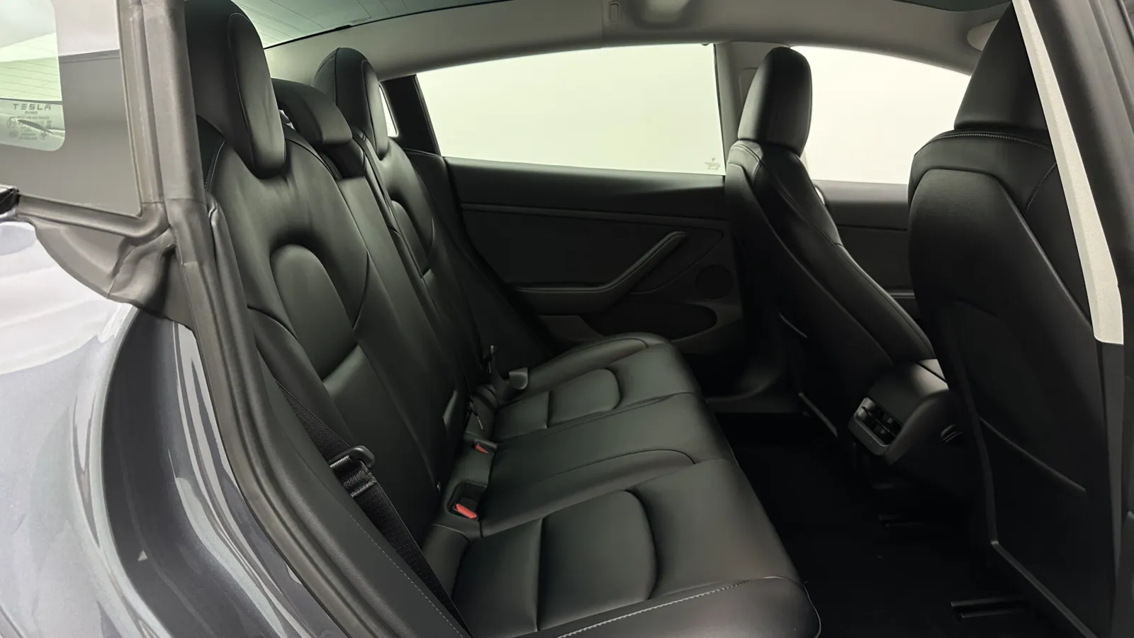 Tesla Model 3 photo 31