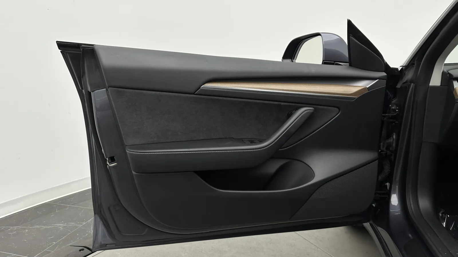 Tesla Model 3 photo 10