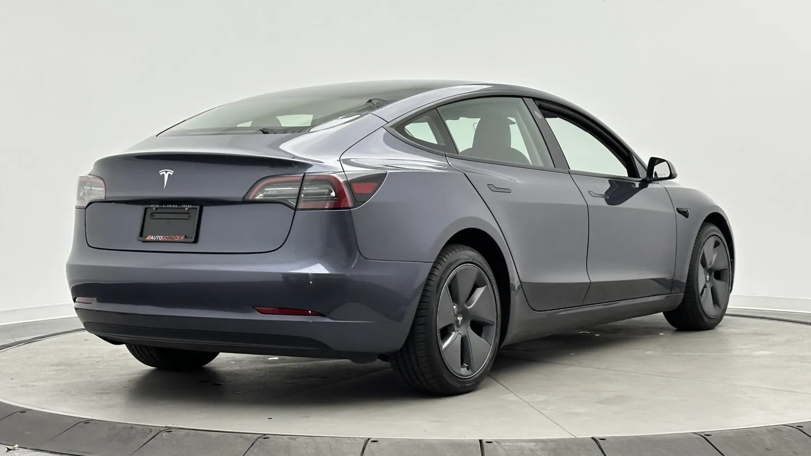 Tesla Model 3 photo 8