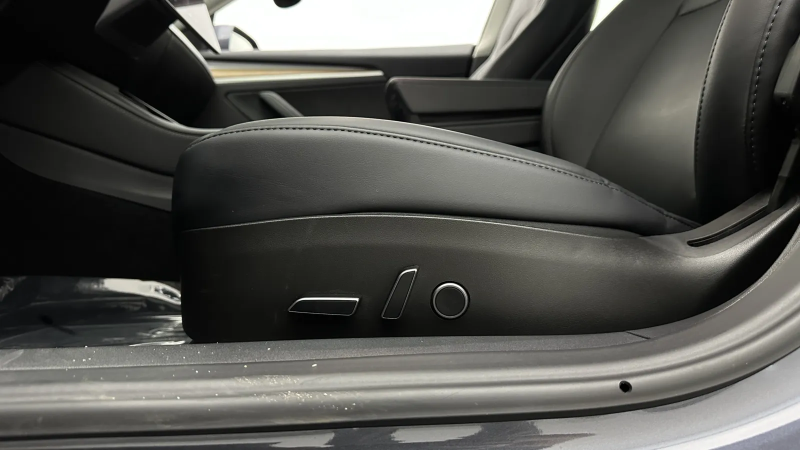 Tesla Model 3 photo 13