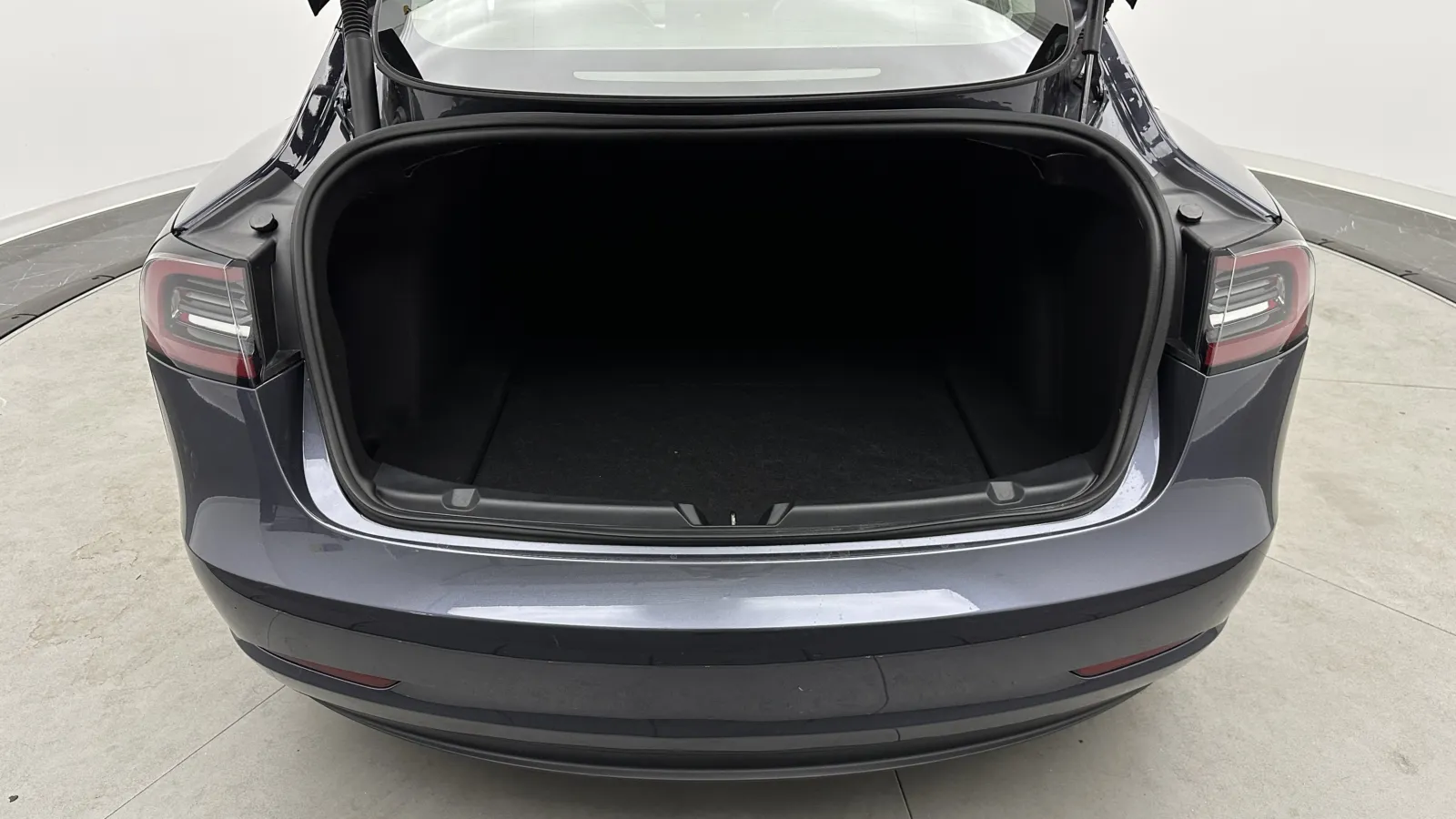 Tesla Model 3 photo 28