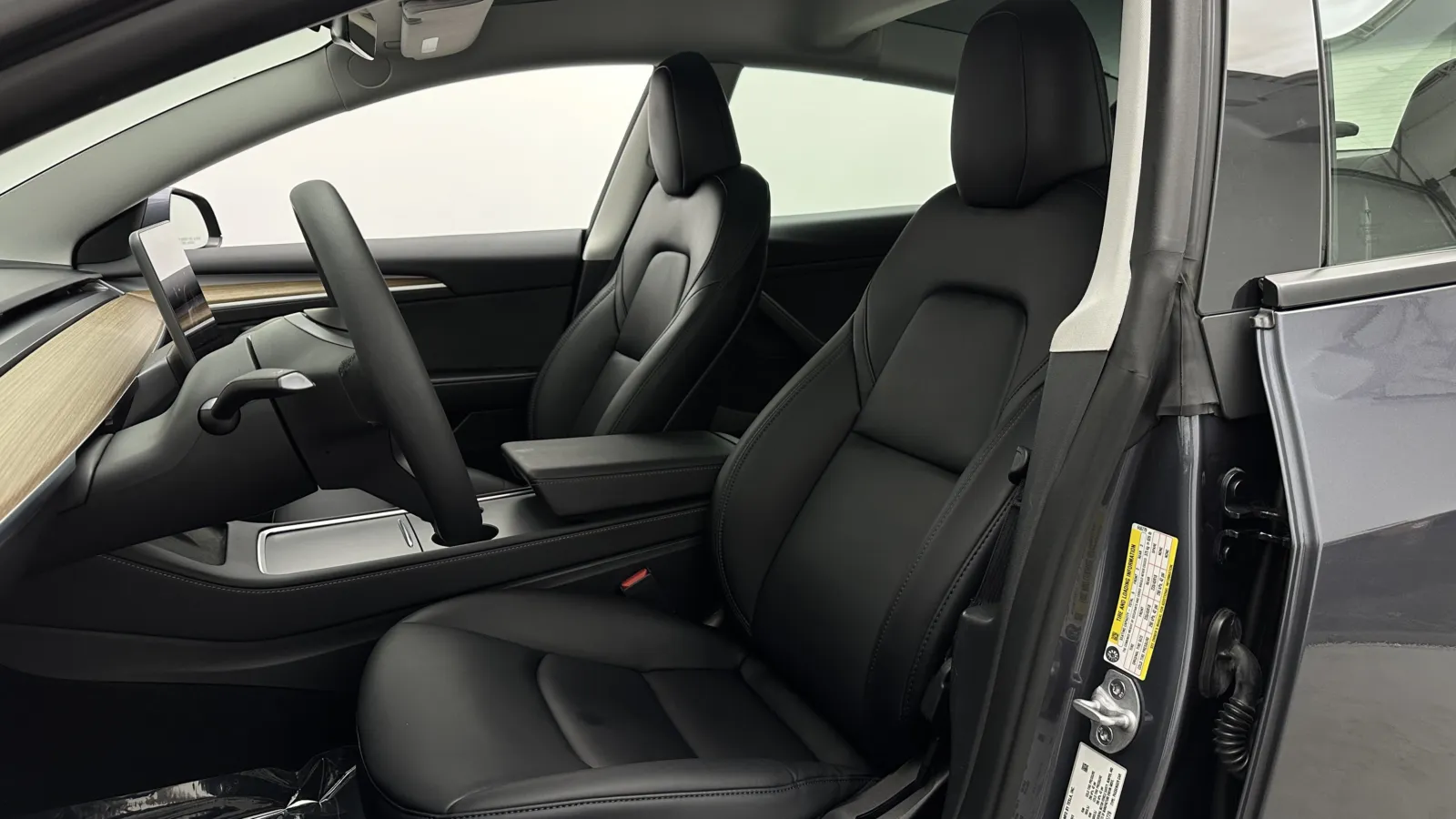 Tesla Model 3 photo 14