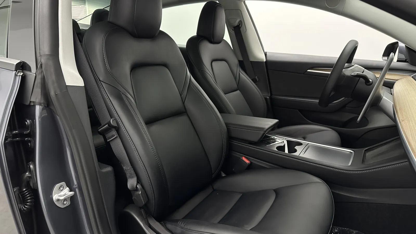 Tesla Model 3 photo 36