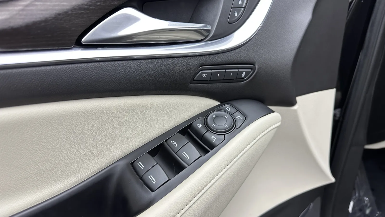 Buick Enclave photo 12