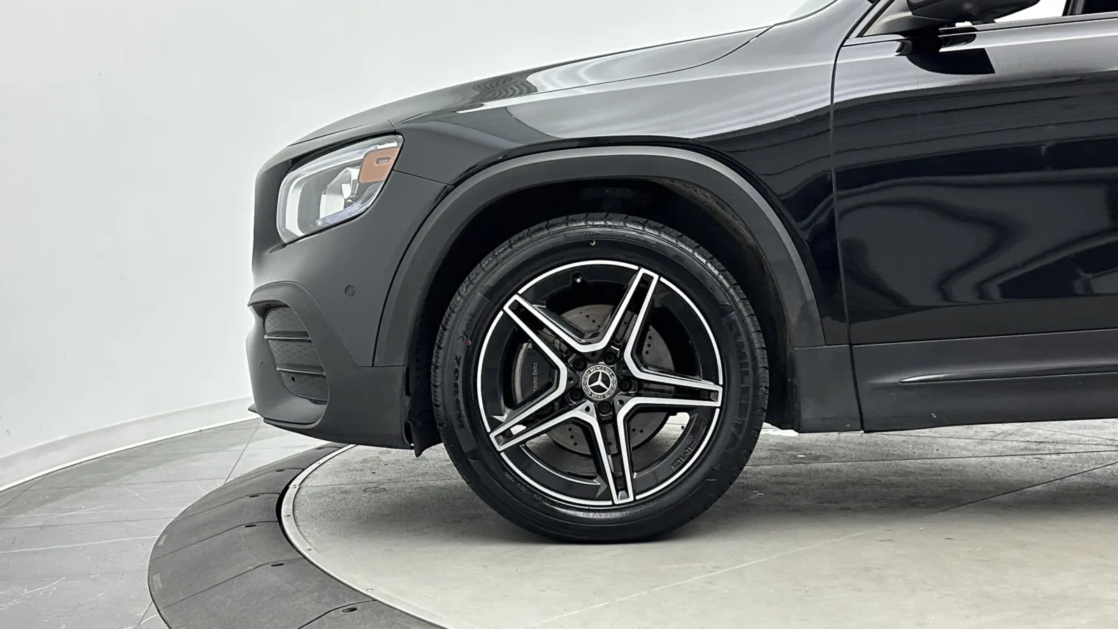 Mercedes-Benz GLB photo 10
