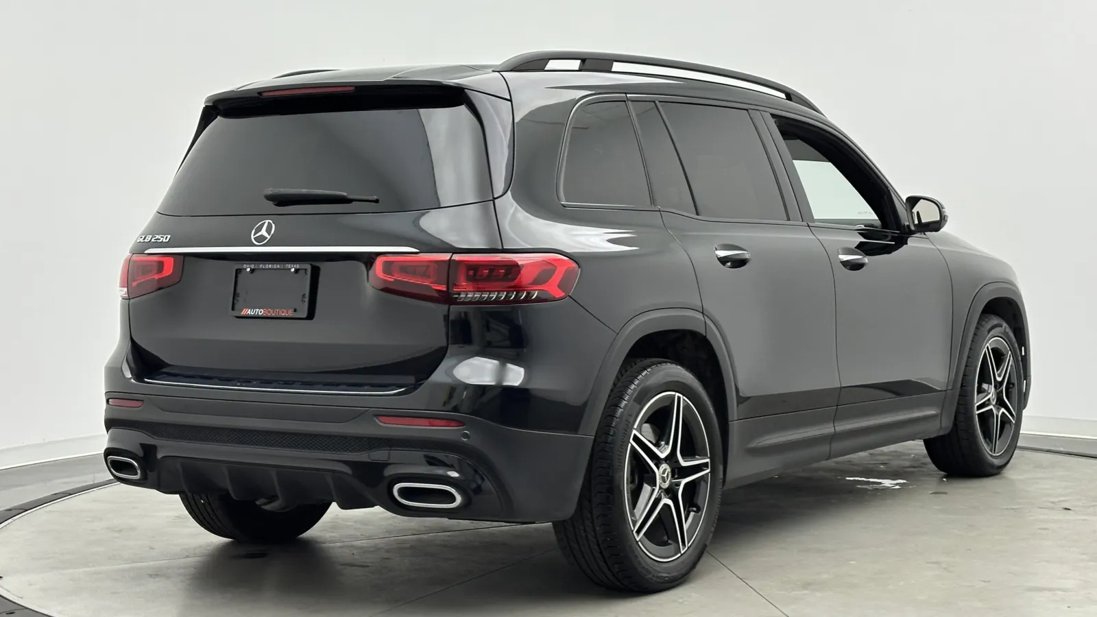 Mercedes-Benz GLB photo 8