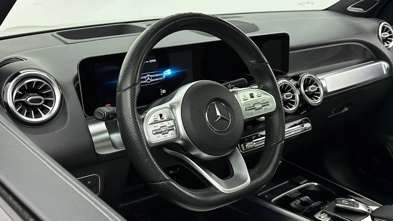 Mercedes-Benz GLB photo 9