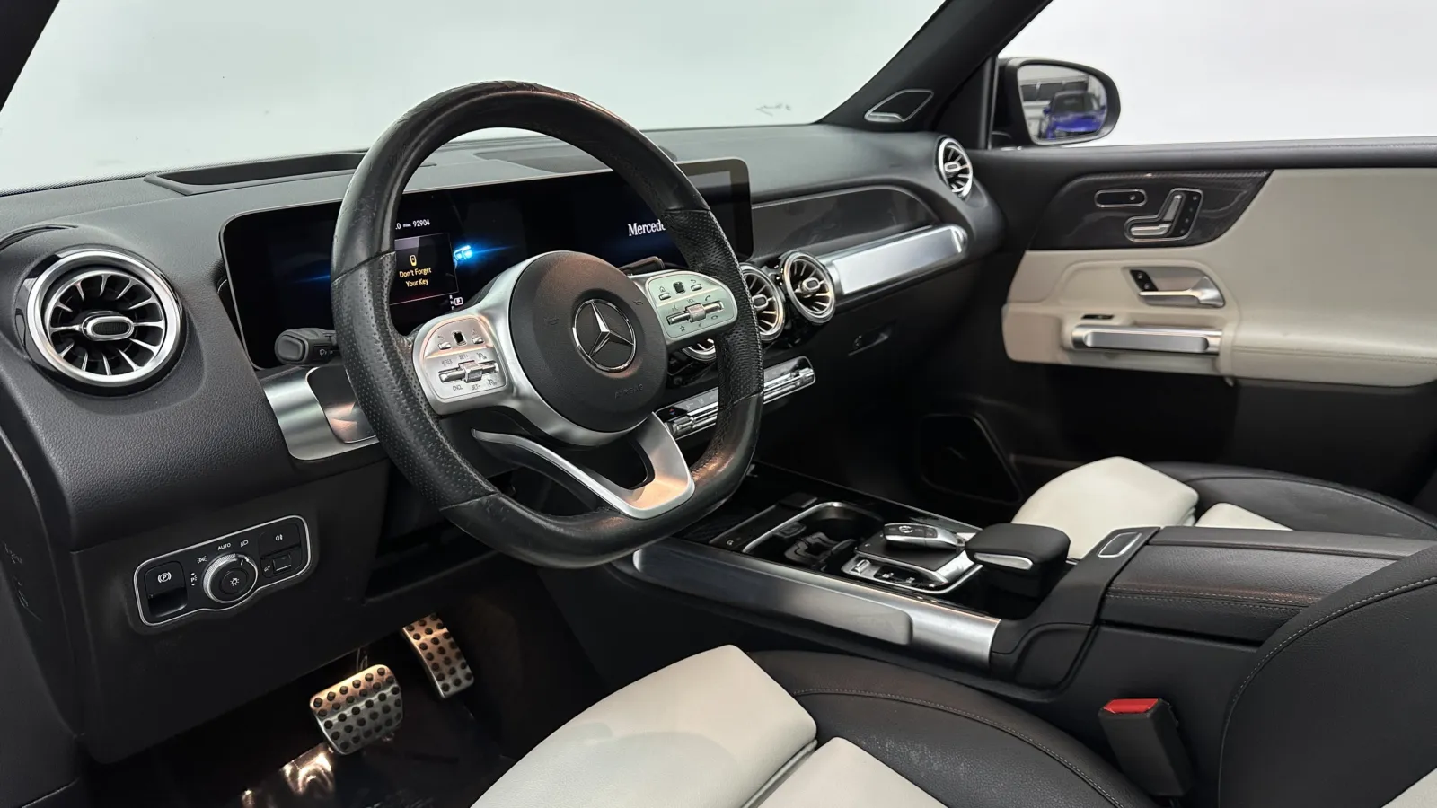 Mercedes-Benz GLB photo 11
