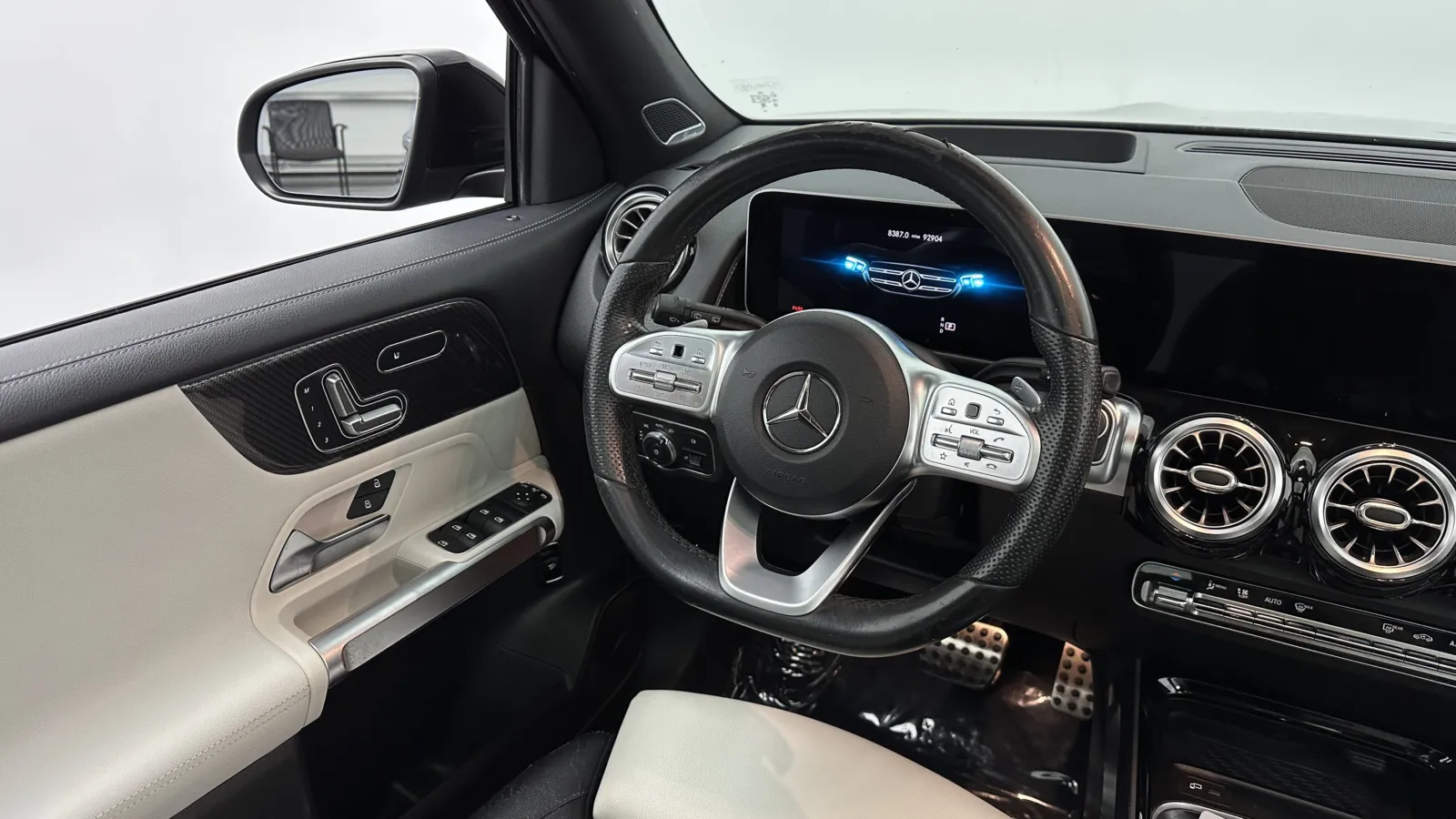 Mercedes-Benz GLB photo 35