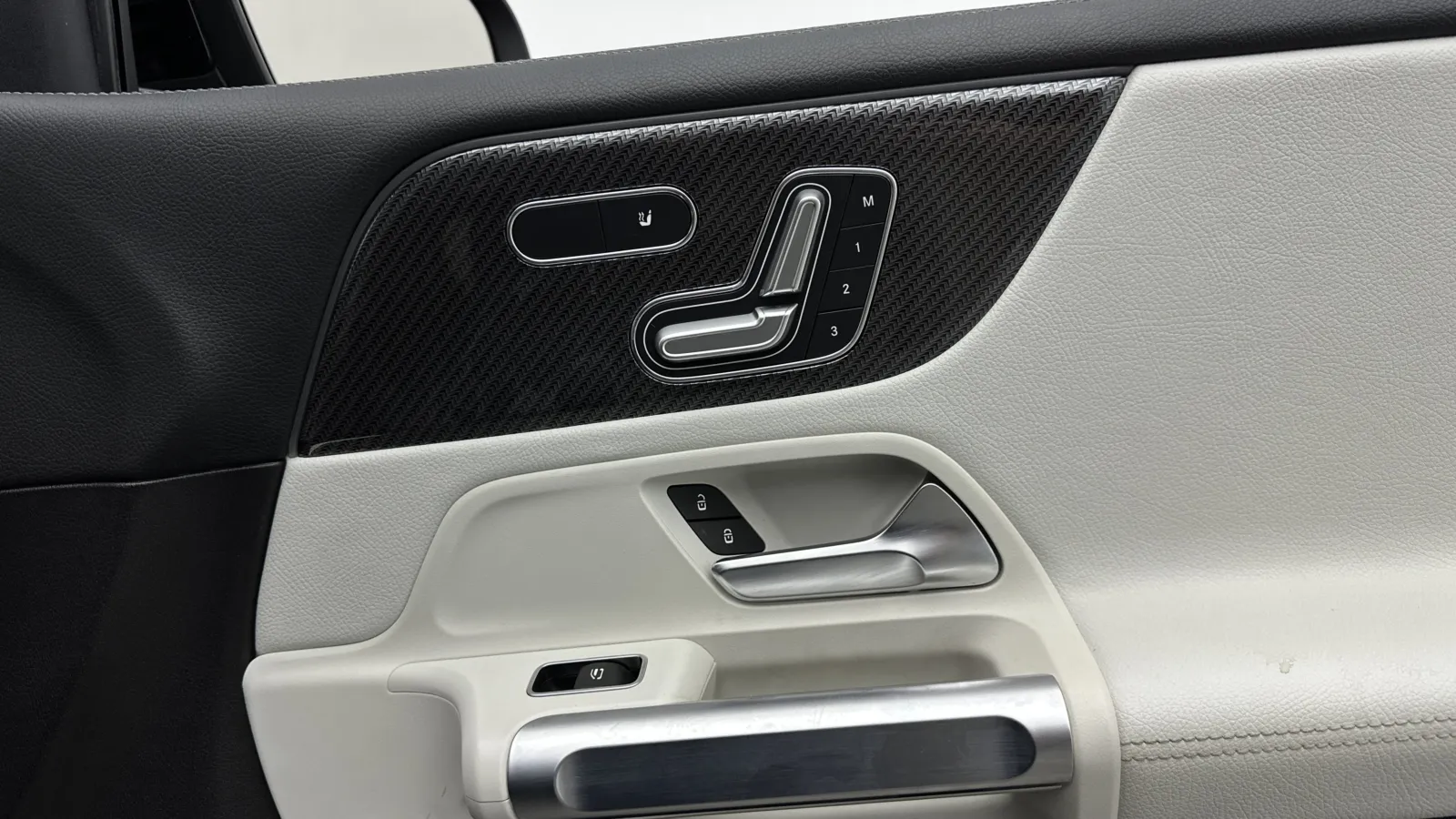 Mercedes-Benz GLB photo 40