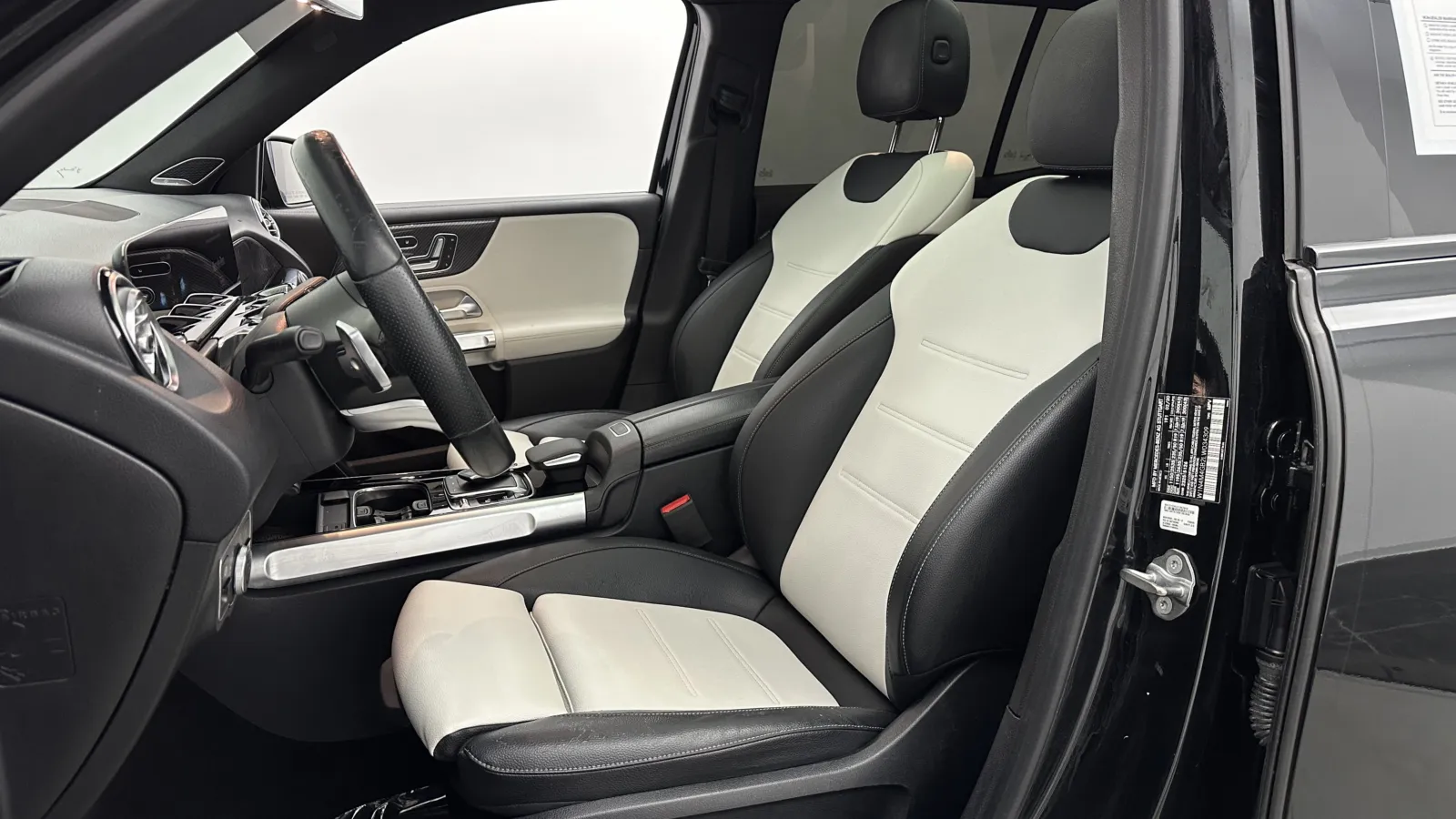 Mercedes-Benz GLB photo 16