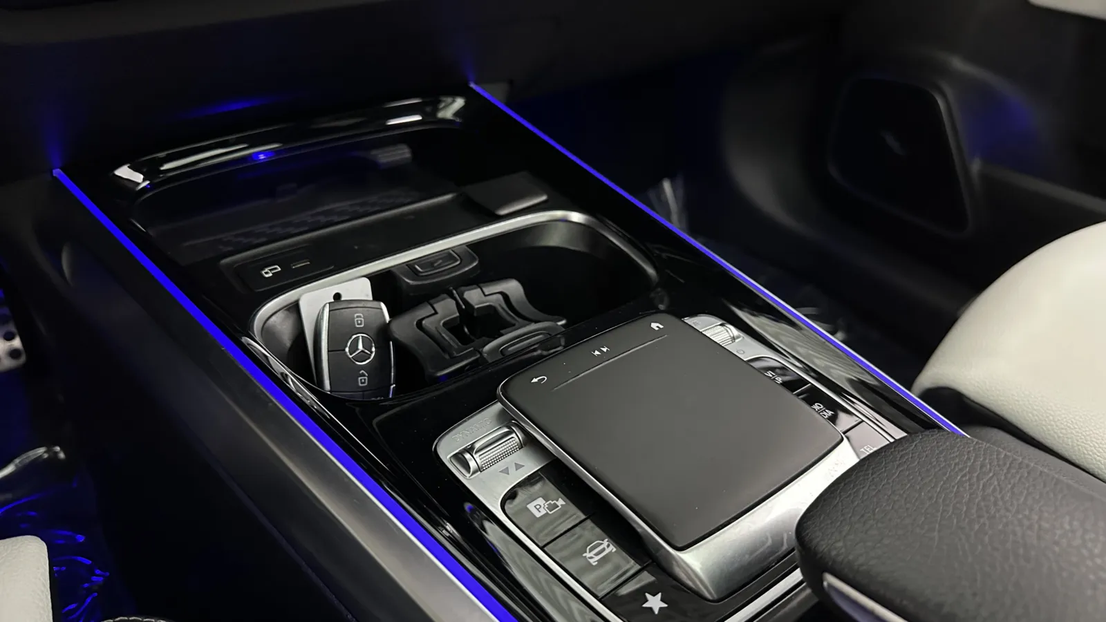 Mercedes-Benz GLB photo 22