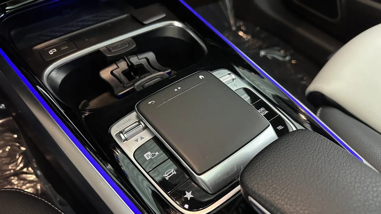 Mercedes-Benz GLB photo 18
