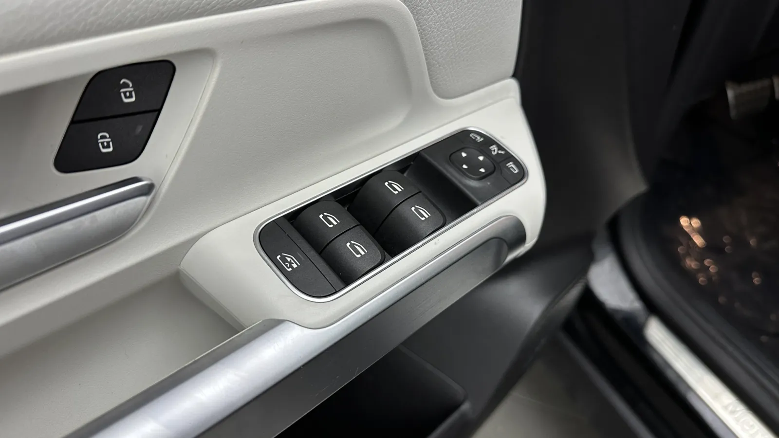 Mercedes-Benz GLB photo 13