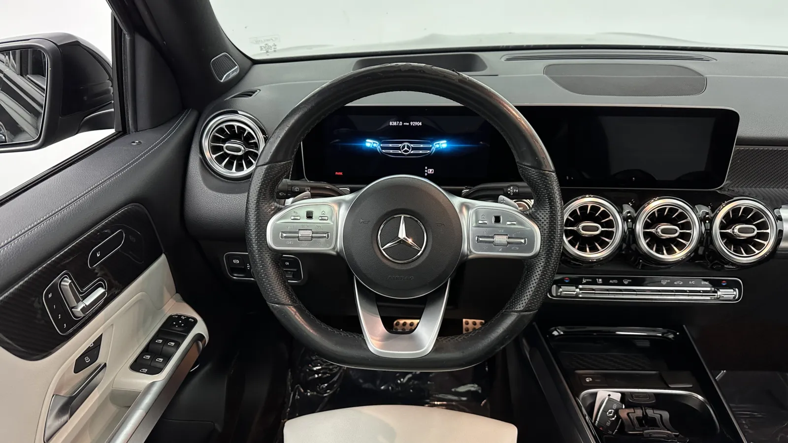 Mercedes-Benz GLB photo 34