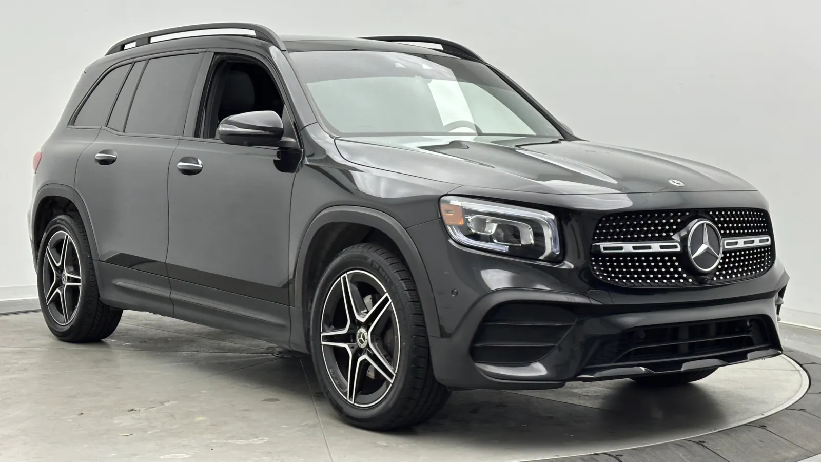 Mercedes-Benz GLB photo 3
