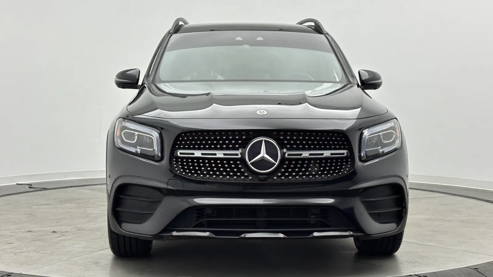 Mercedes-Benz GLB photo 2