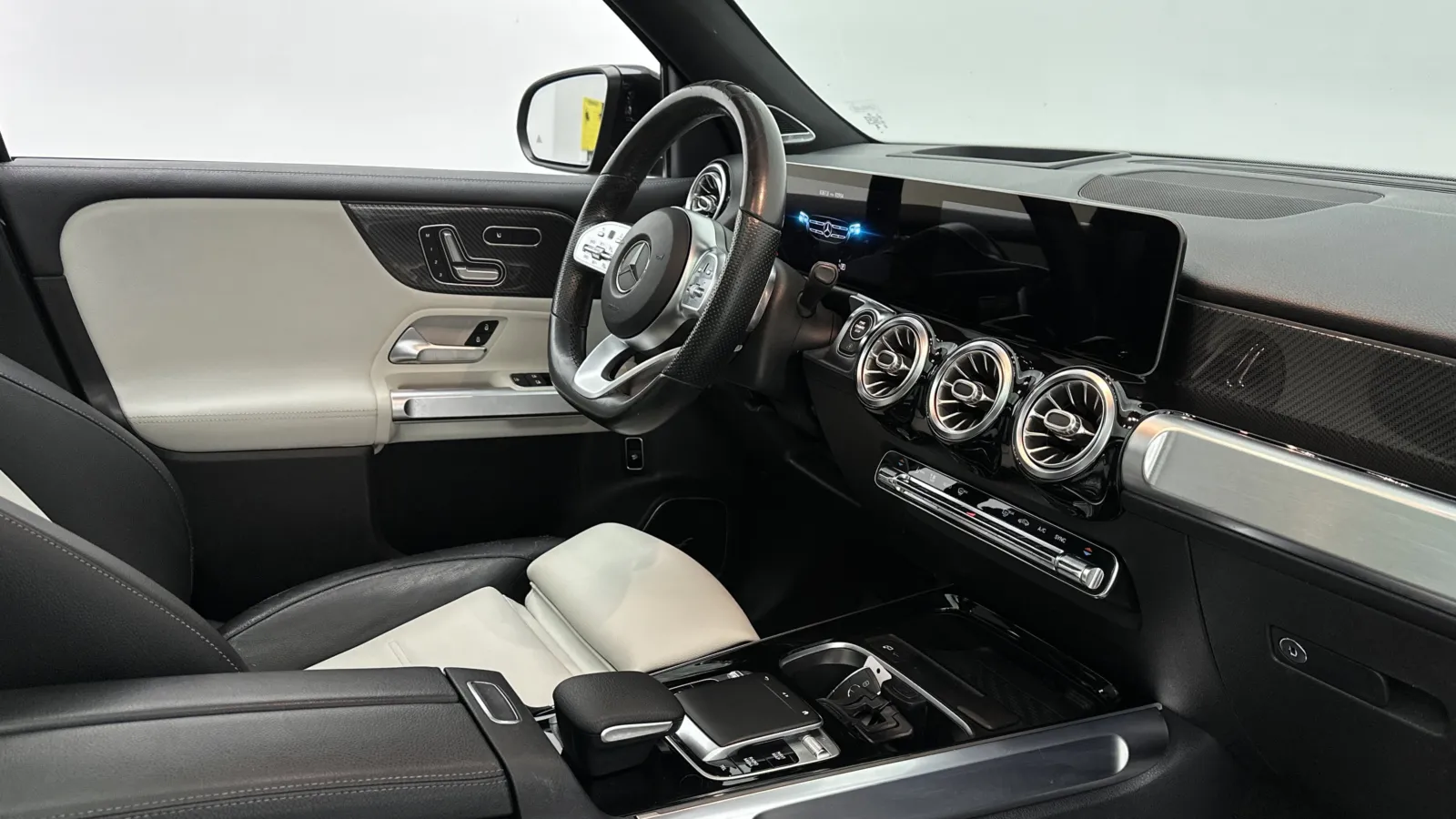Mercedes-Benz GLB photo 39
