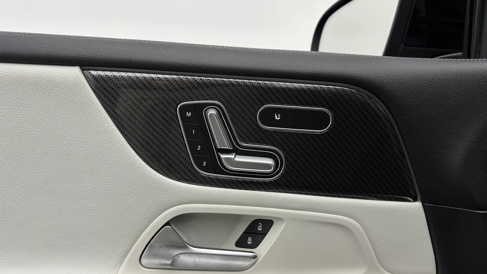 Mercedes-Benz GLB photo 14