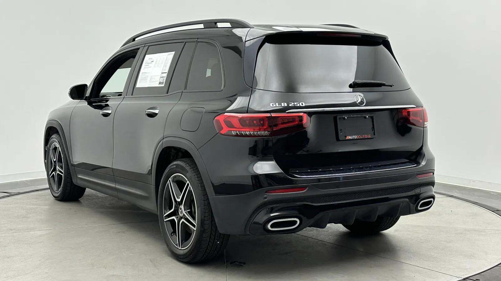 Mercedes-Benz GLB photo 6