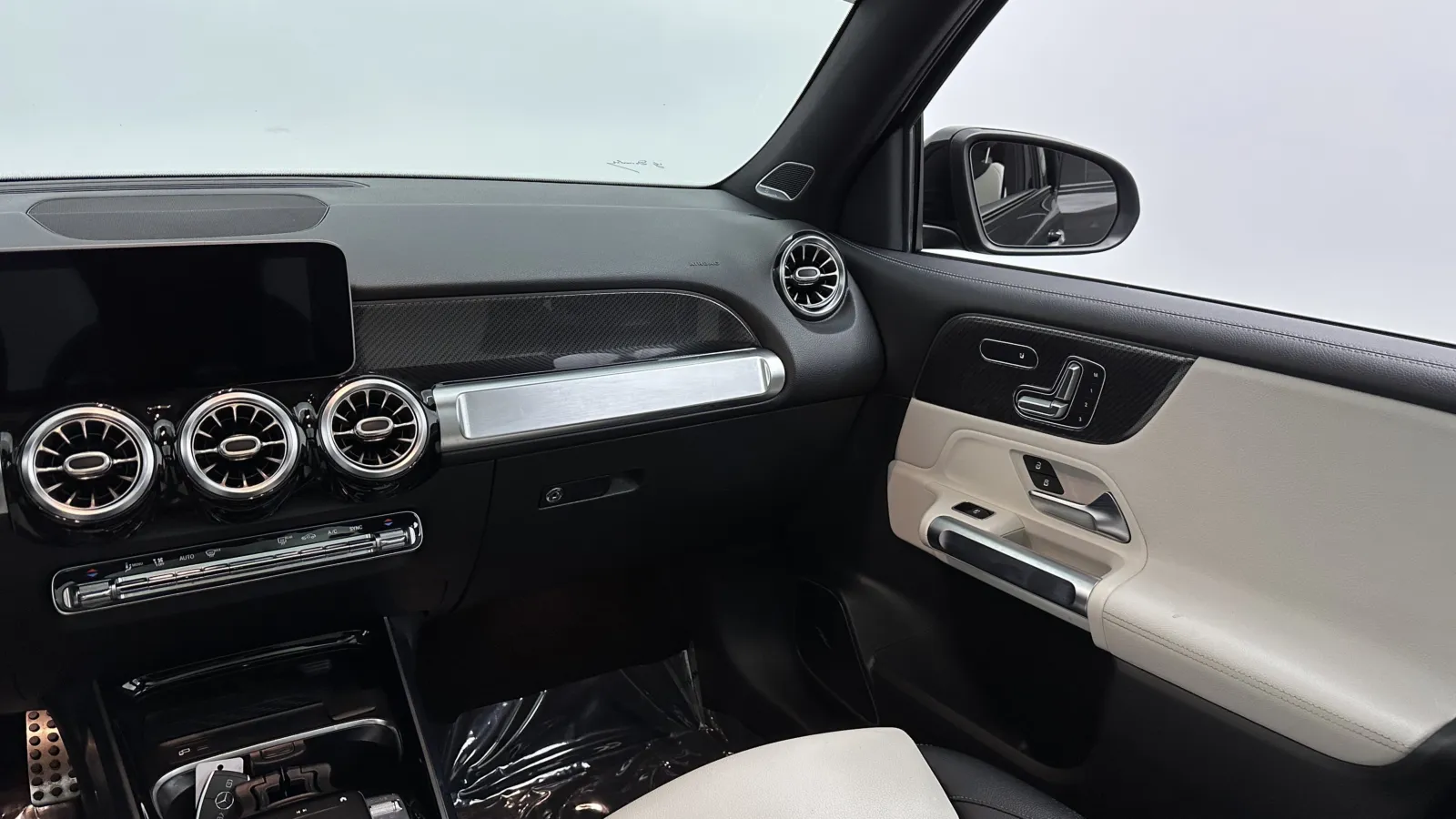 Mercedes-Benz GLB photo 37