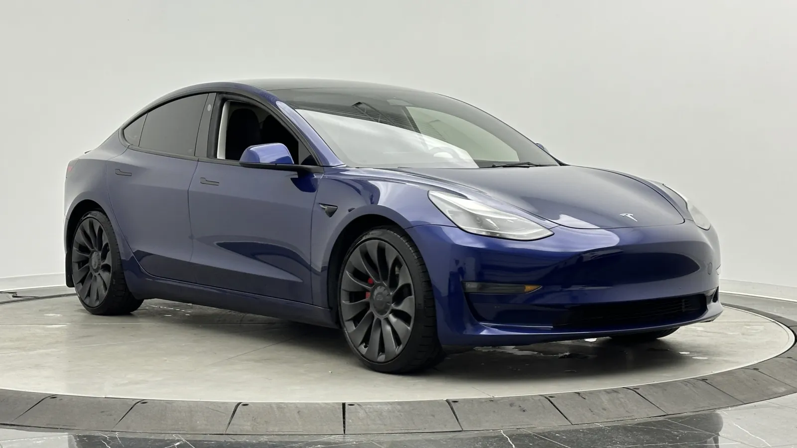 Tesla Model 3 photo 3