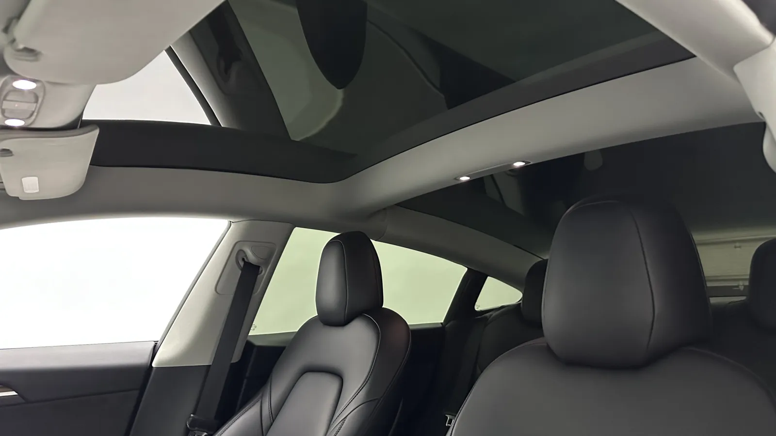 Tesla Model 3 photo 4