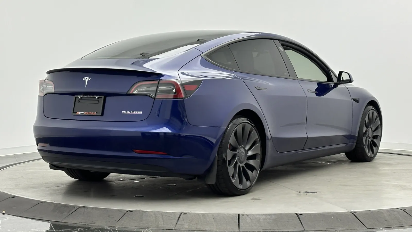 Tesla Model 3 photo 7