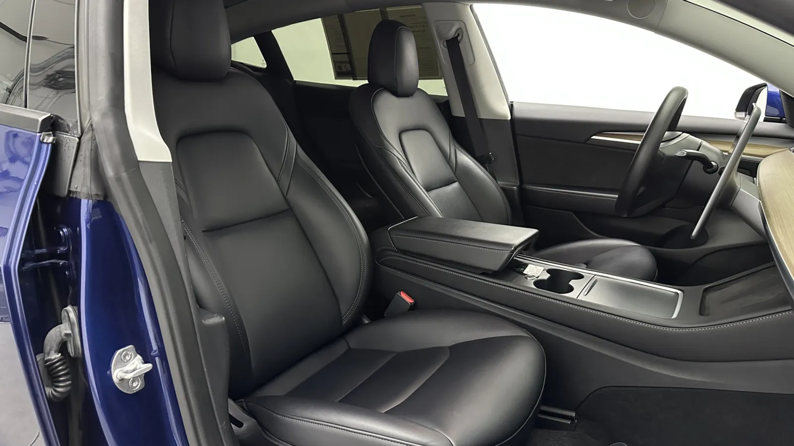 Tesla Model 3 photo 37