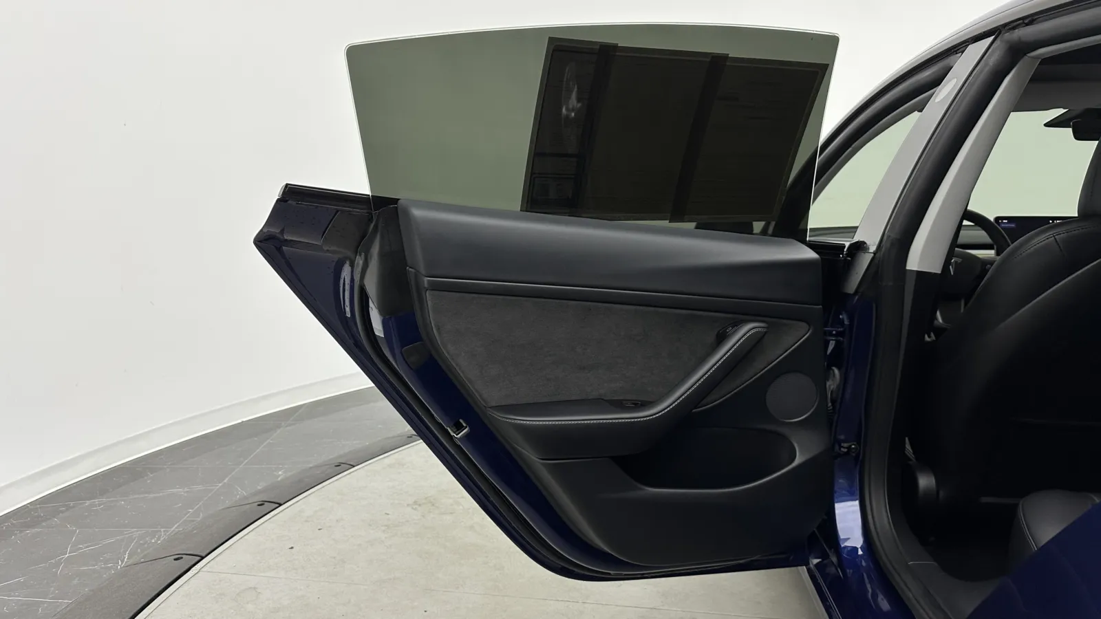 Tesla Model 3 photo 26