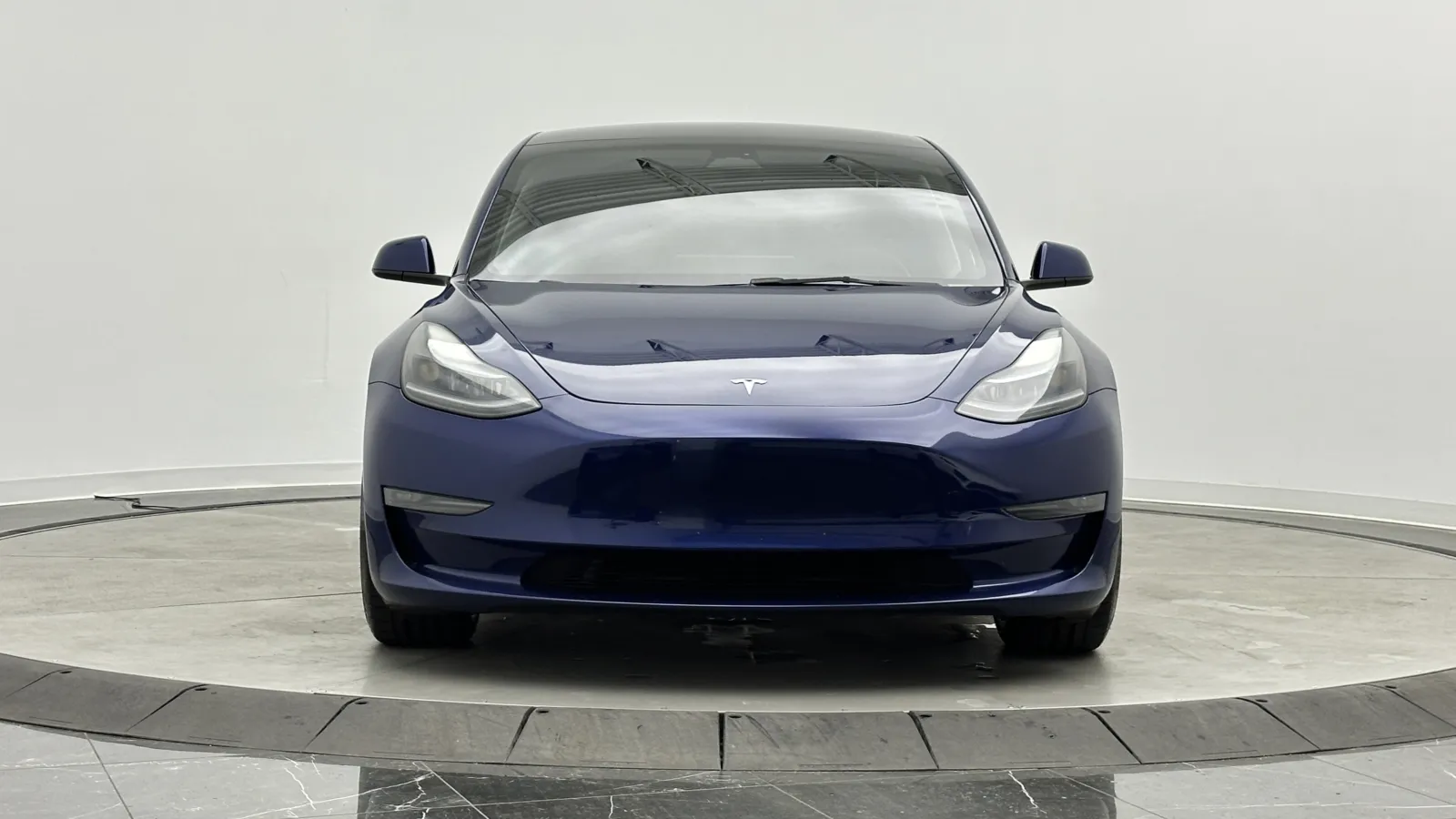 Tesla Model 3 photo 2