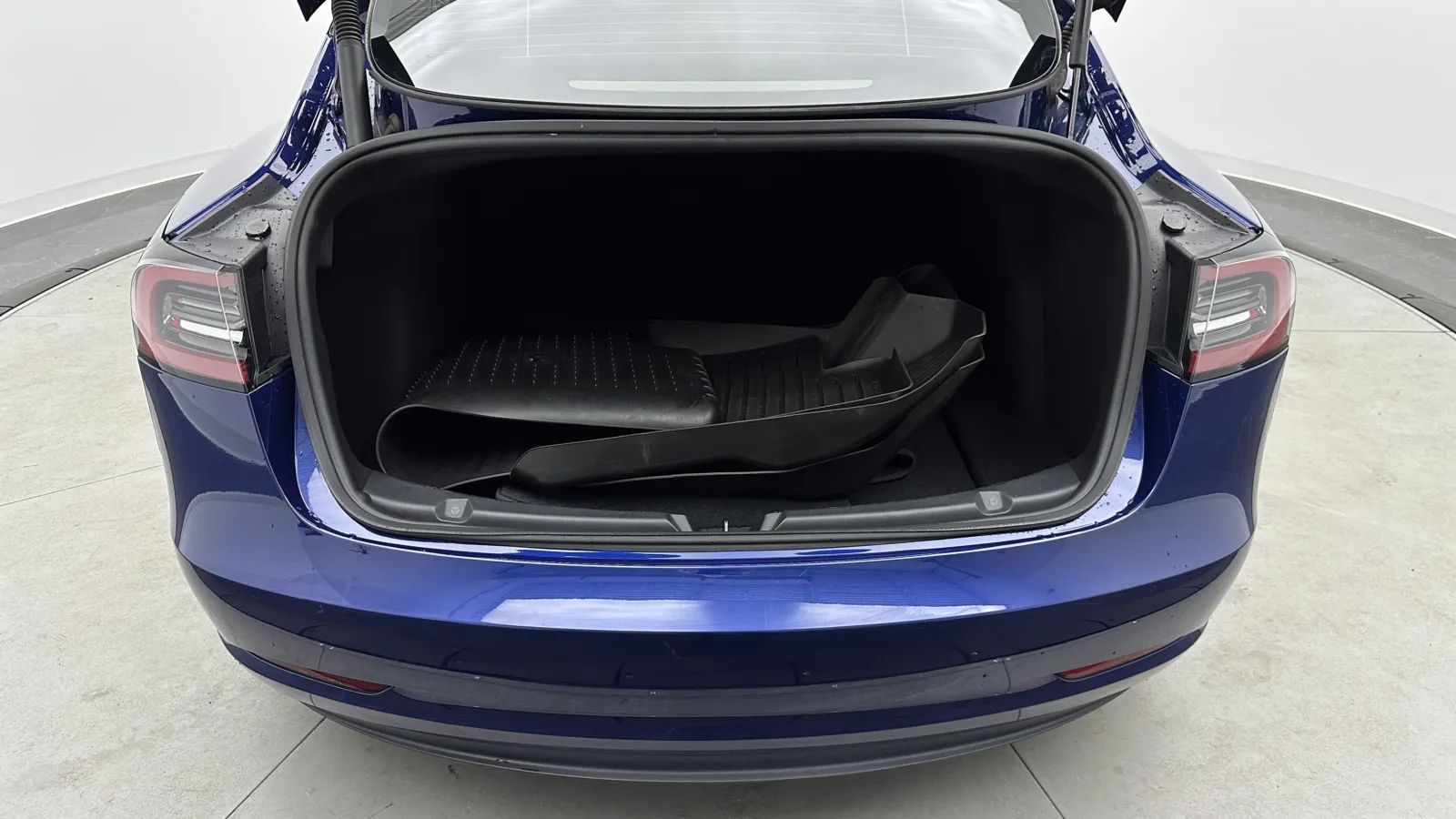 Tesla Model 3 photo 27