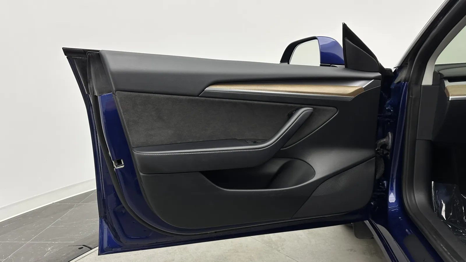 Tesla Model 3 photo 9