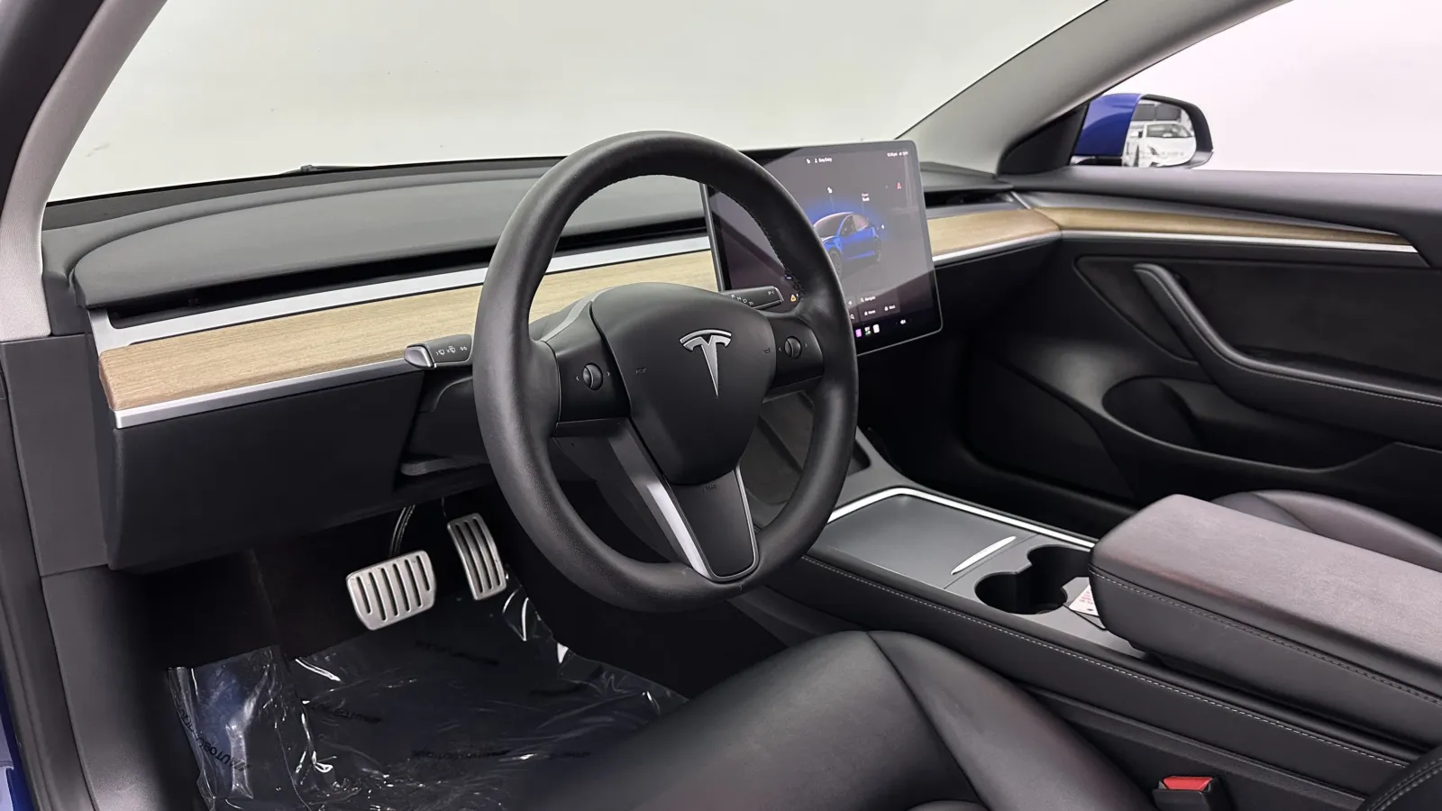 Tesla Model 3 photo 10