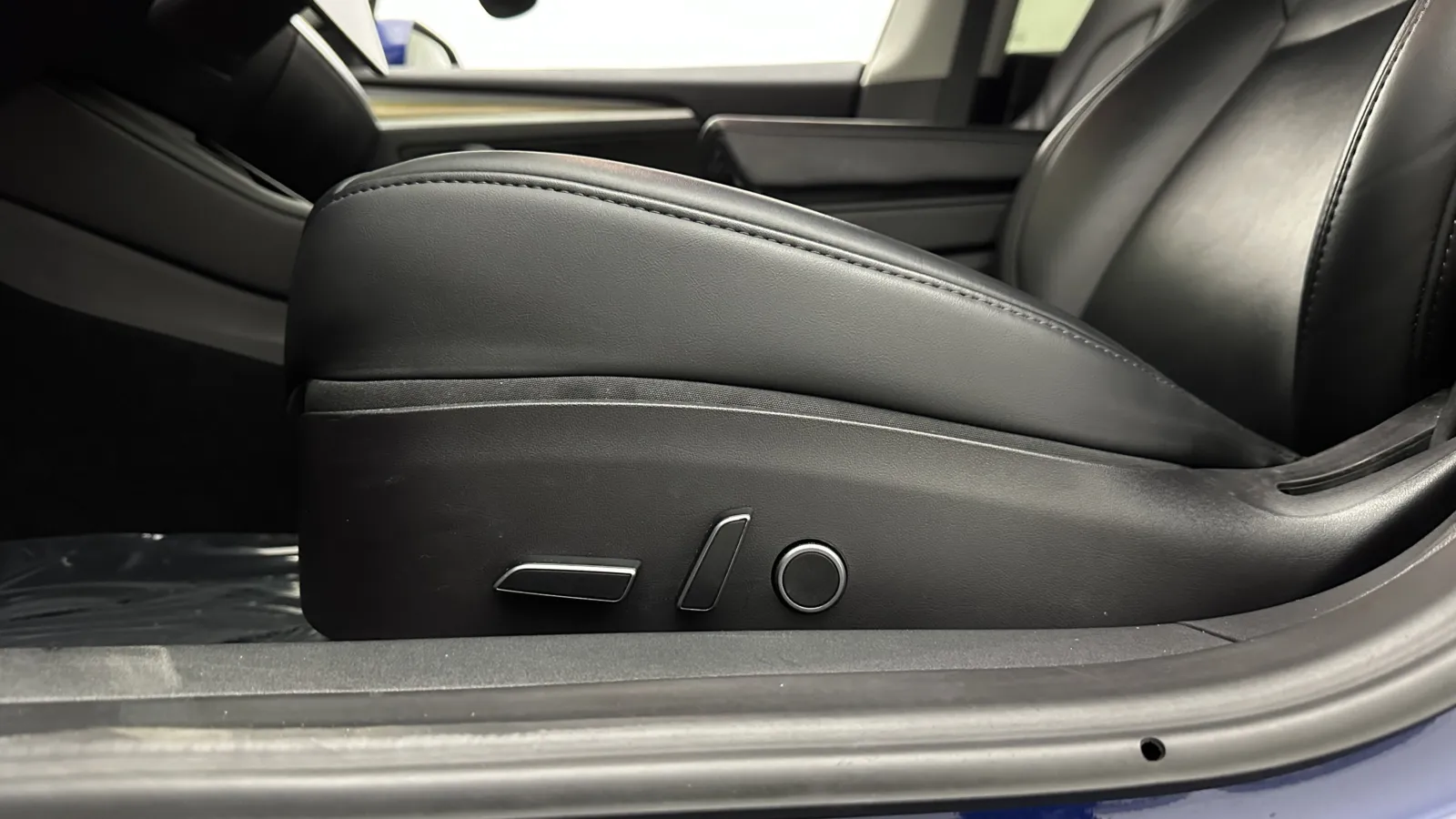 Tesla Model 3 photo 12