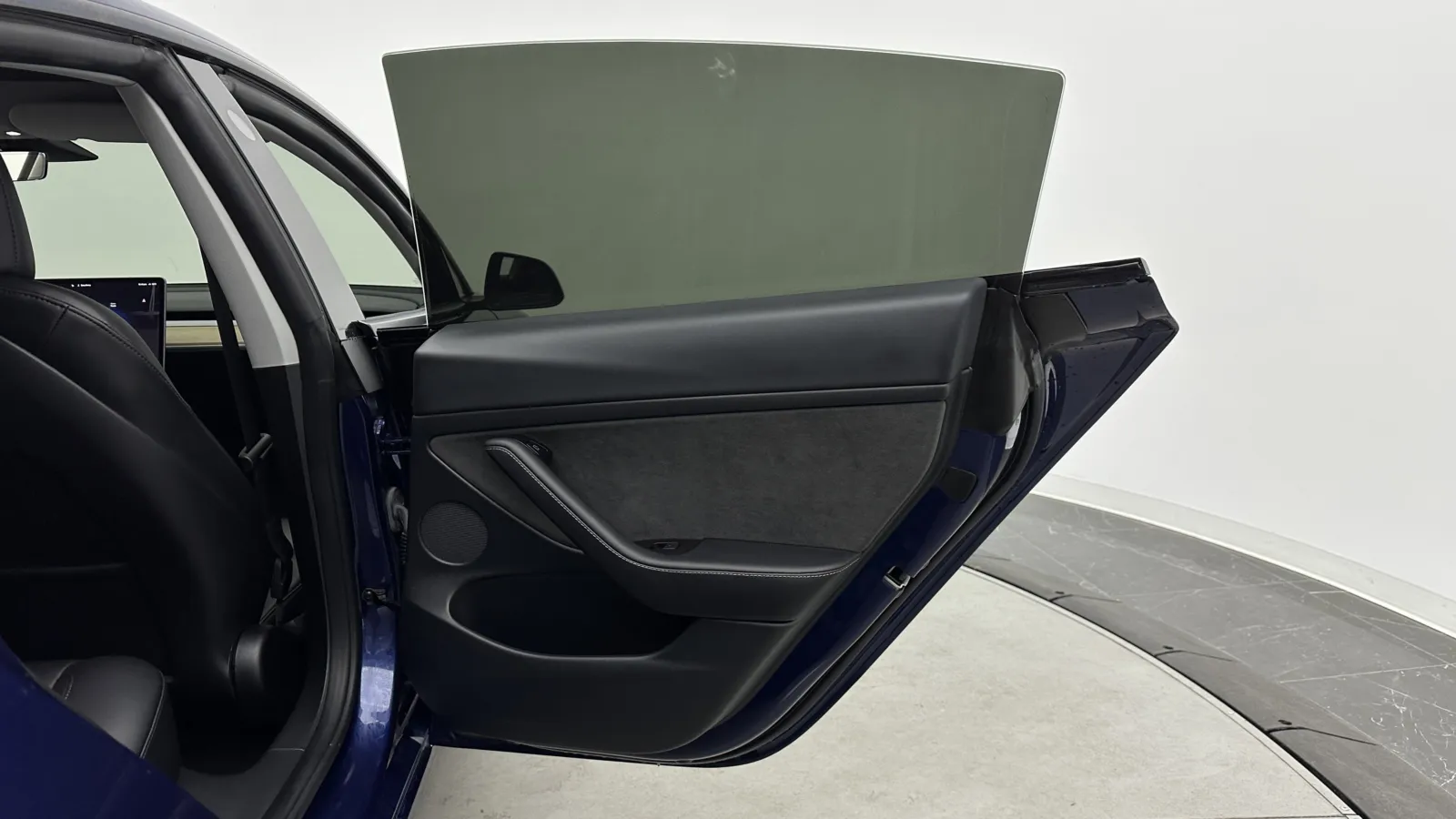 Tesla Model 3 photo 29
