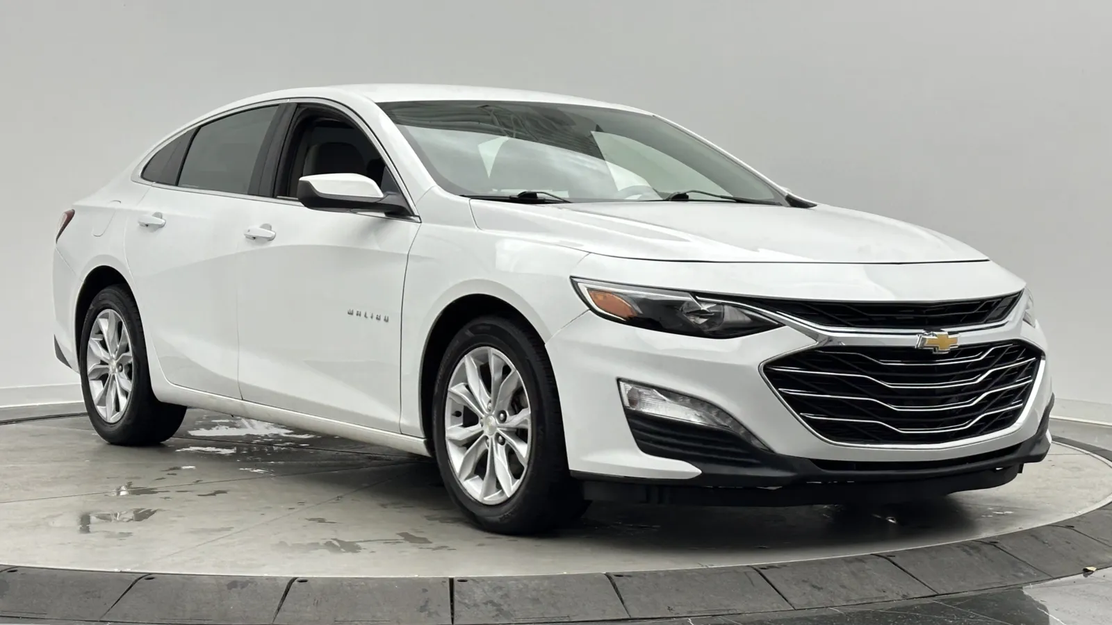 Chevrolet Malibu photo 3