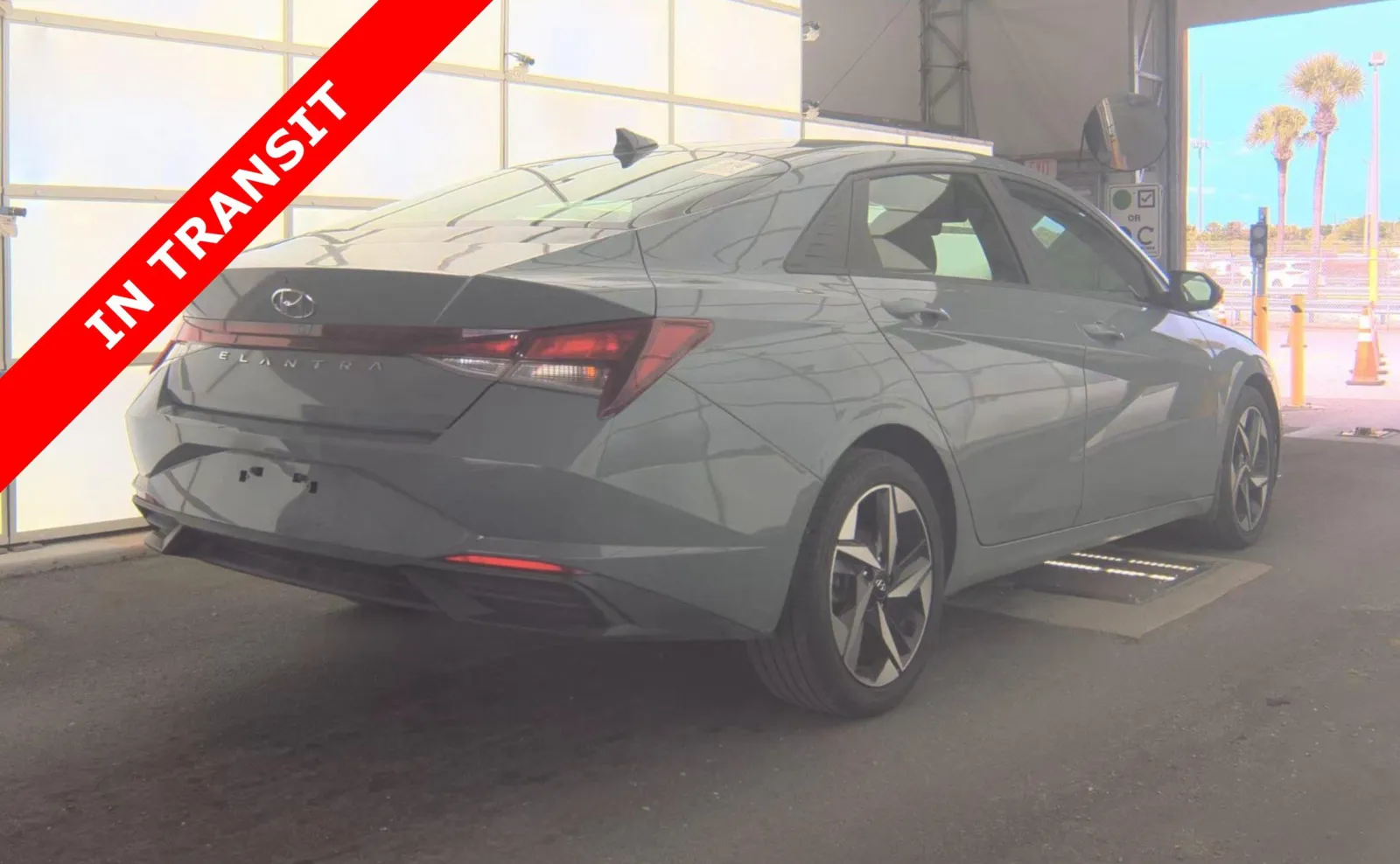 Hyundai Elantra photo 3
