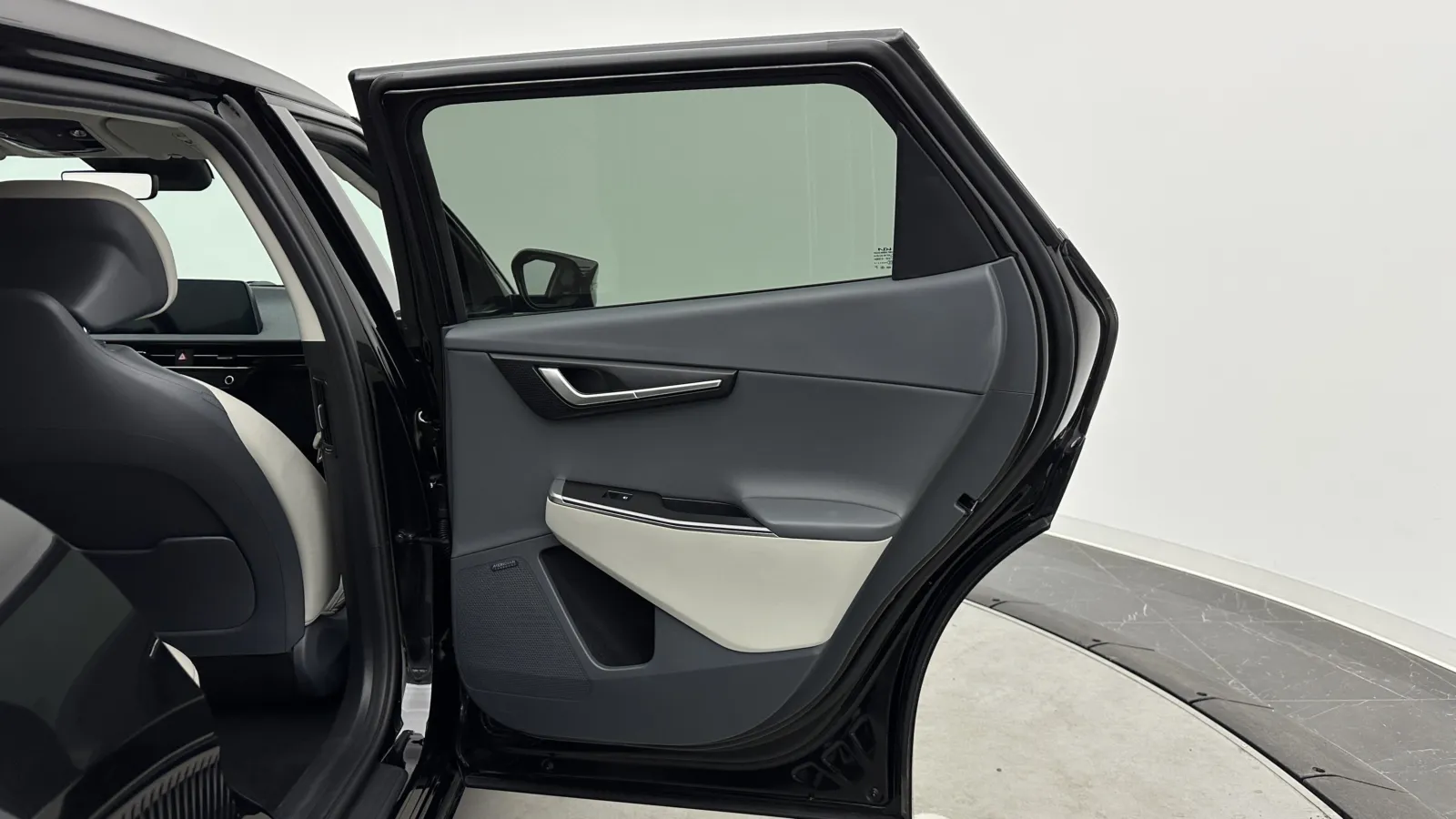 Kia EV6 photo 30