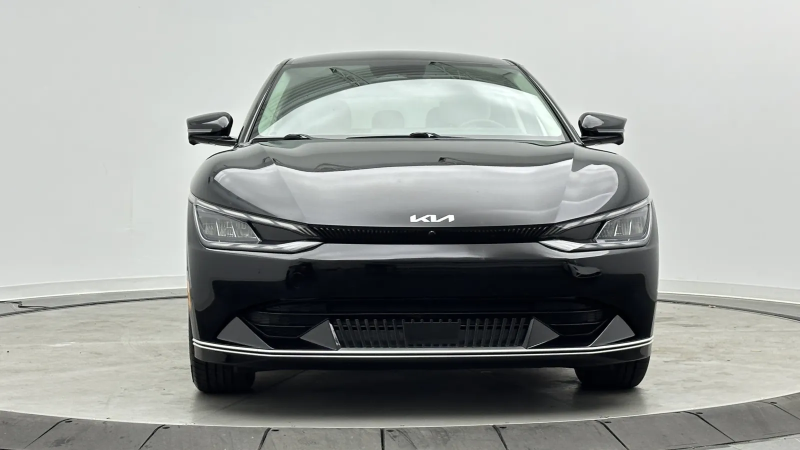 Kia EV6 photo 2