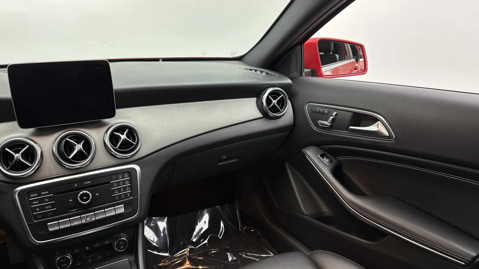 Mercedes-Benz GLA photo 28