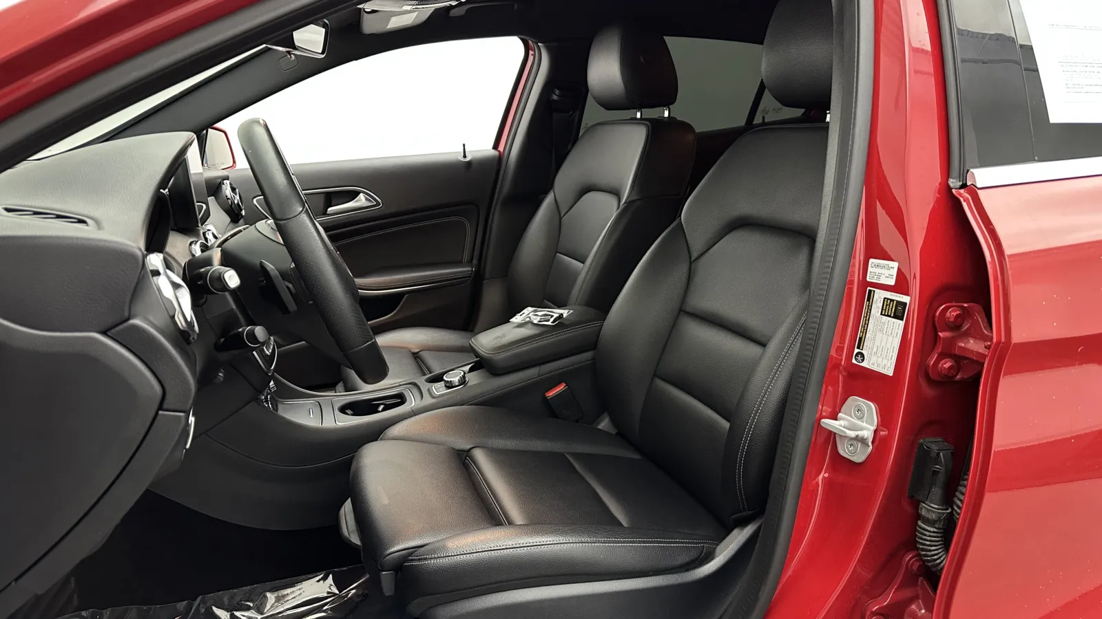 Mercedes-Benz GLA photo 11