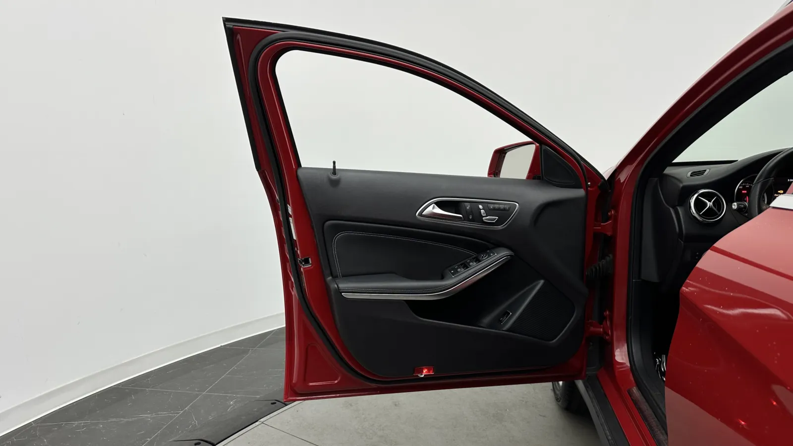 Mercedes-Benz GLA photo 9
