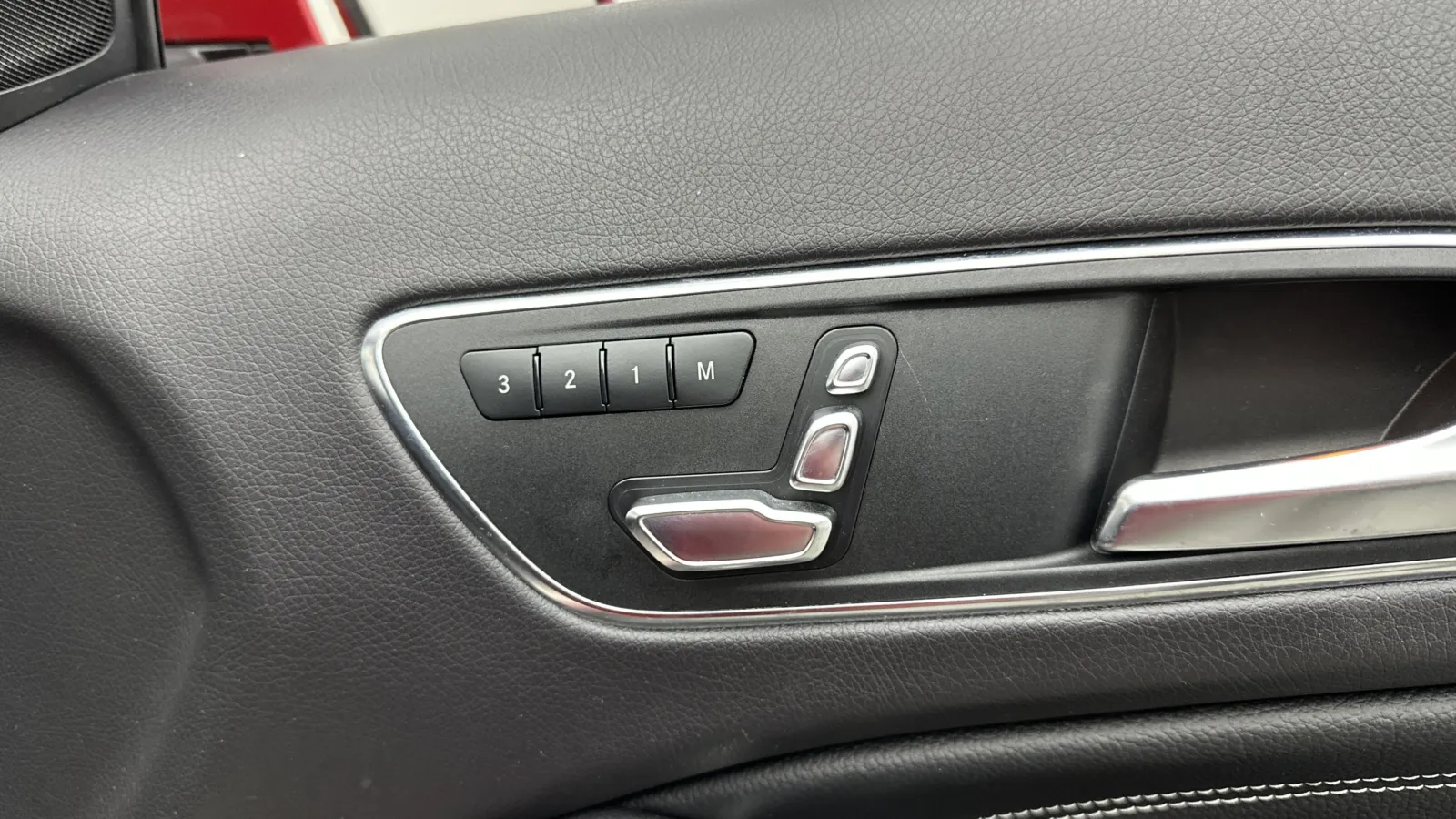 Mercedes-Benz GLA photo 31