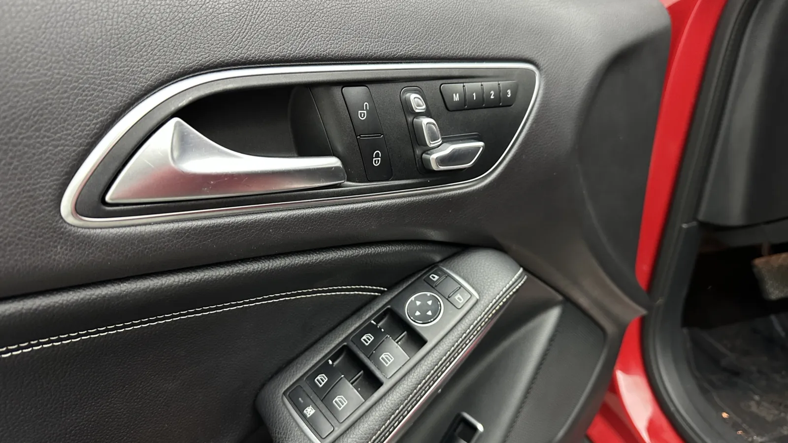 Mercedes-Benz GLA photo 10